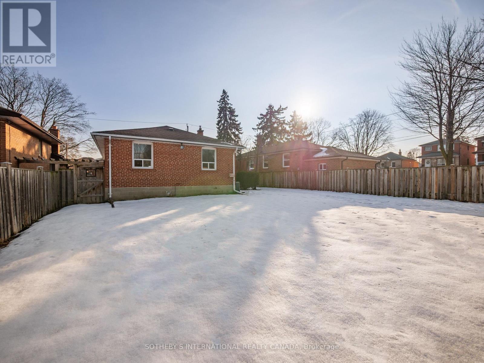 4 Riverlea Drive, Toronto, Ontario  M9P 2H1 - Photo 36 - W12689244