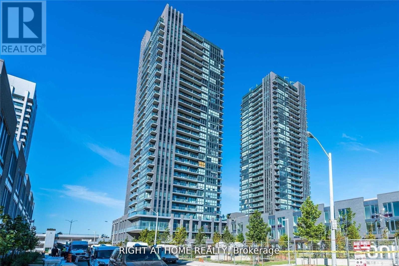 2702N - 6 SONIC WAY, Toronto, Ontario