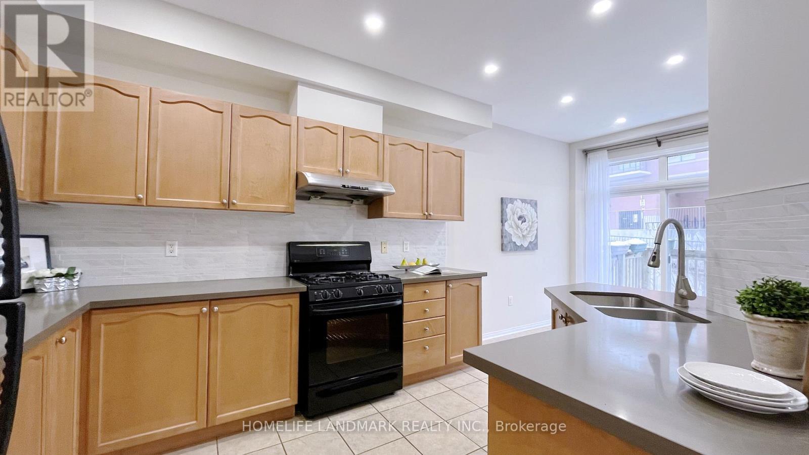 42 - 10 Post Oak Drive, Richmond Hill, Ontario  L4E 4H8 - Photo 10 - N12813970