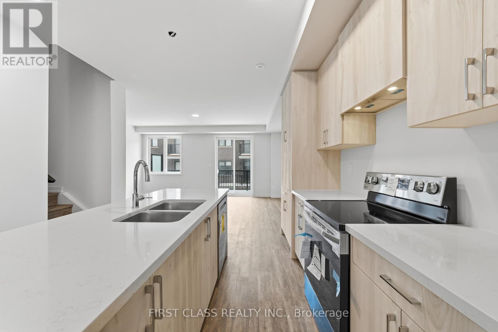 12 Mermot Lane, Richmond Hill, Ontario  L4B 0J5 - Photo 6 - N12813992