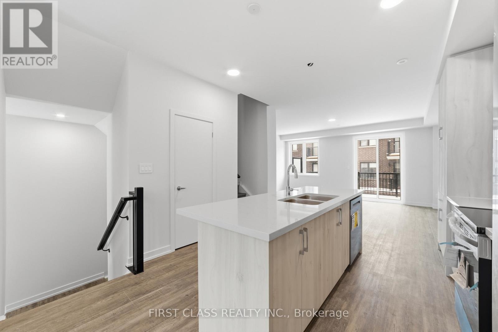 12 Mermot Lane, Richmond Hill, Ontario  L4B 0J5 - Photo 8 - N12813992