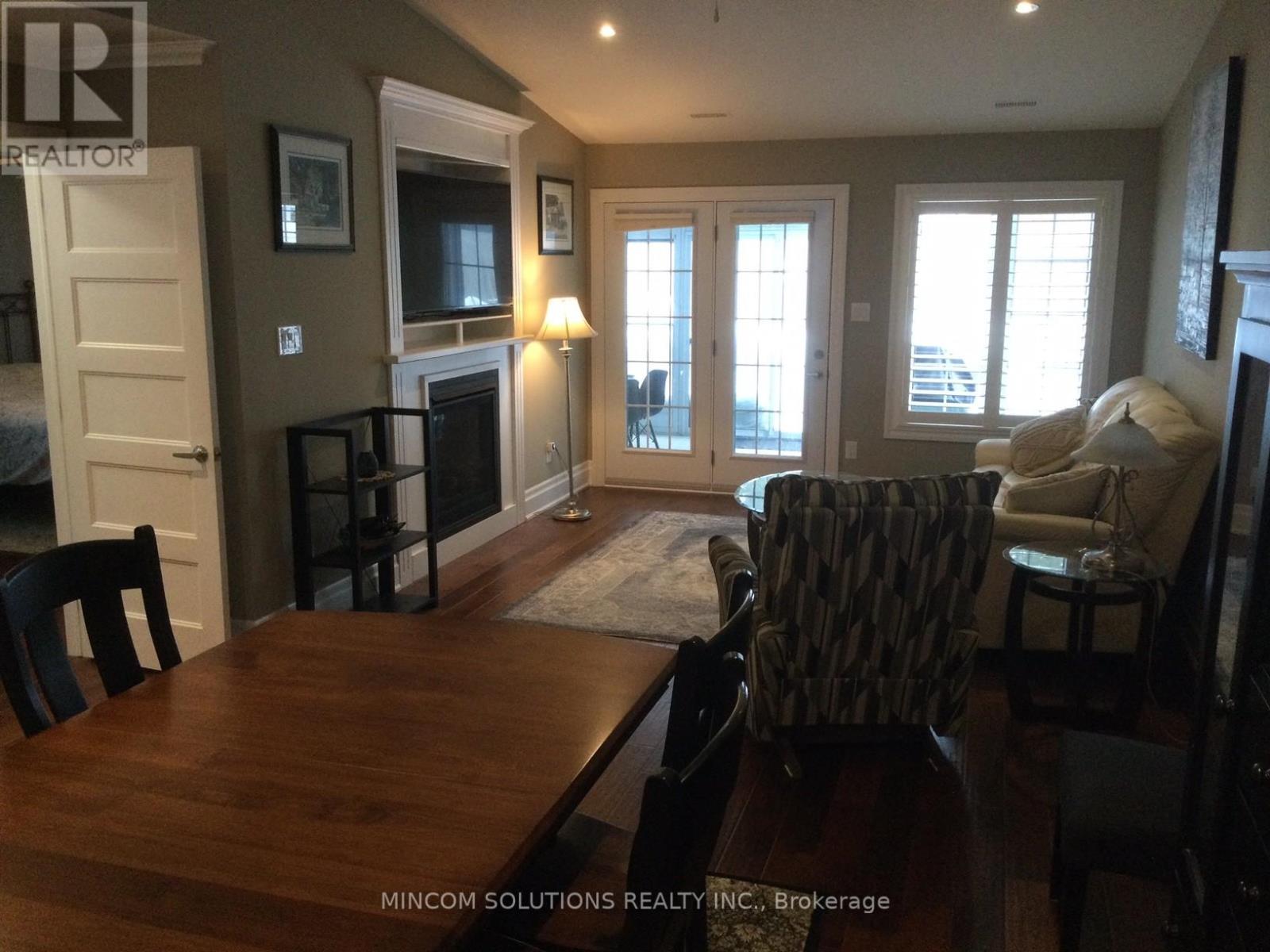 92 Clover Crescent, Wasaga Beach, Ontario  L9Z 0G4 - Photo 4 - S12813978