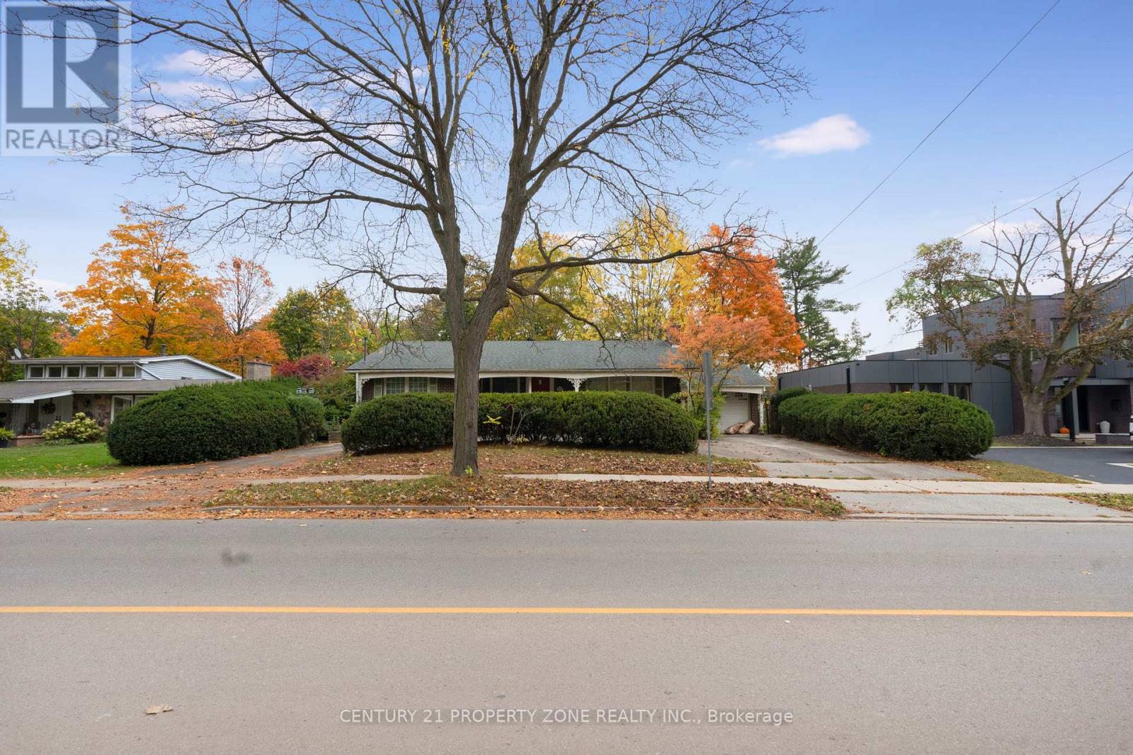 5014 Spruce Avenue, Burlington, Ontario  L7L 1M7 - Photo 3 - W12813968