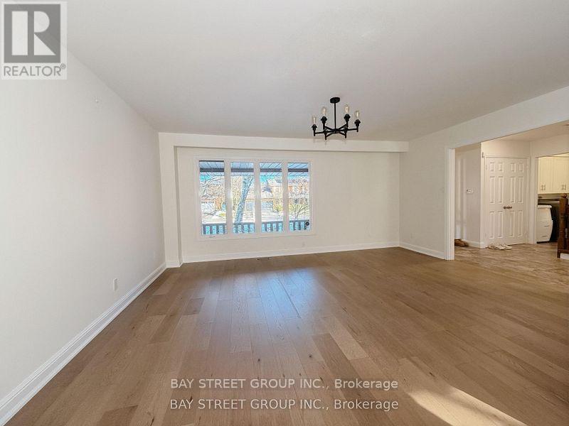 1412 Peerless Court, Oakville, Ontario  L6H 3A4 - Photo 10 - W12813974