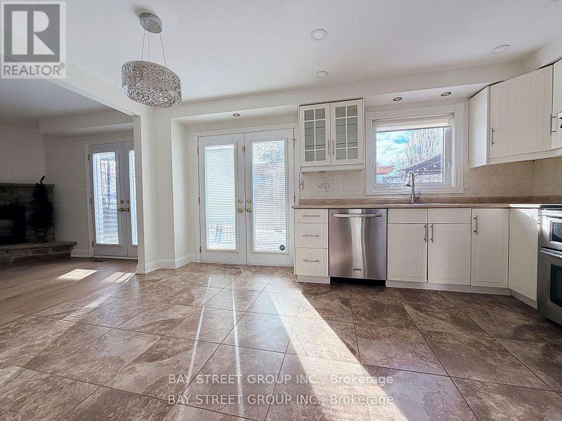 1412 Peerless Court, Oakville, Ontario  L6H 3A4 - Photo 12 - W12813974