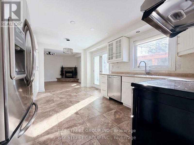 1412 Peerless Court, Oakville, Ontario  L6H 3A4 - Photo 13 - W12813974