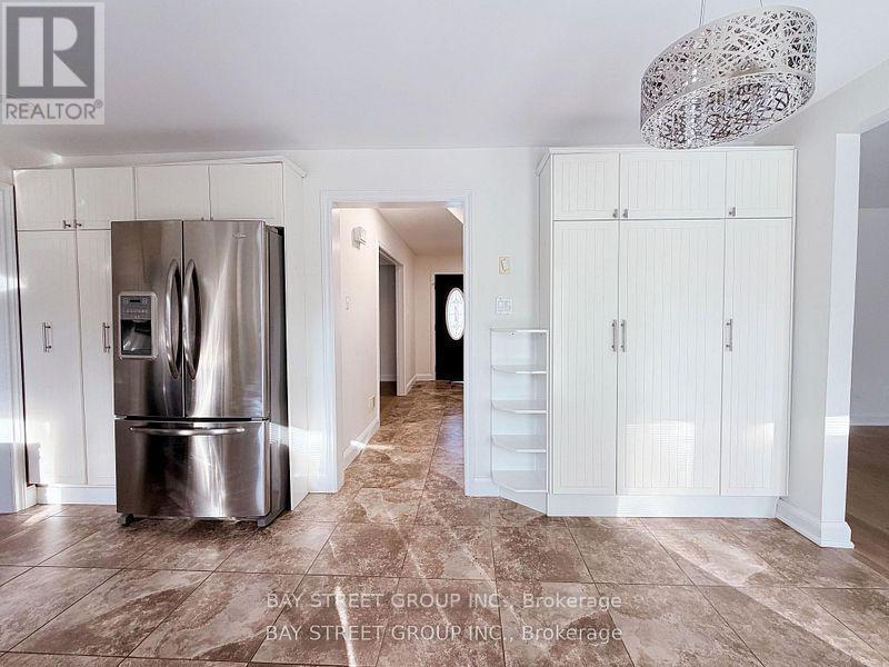 1412 Peerless Court, Oakville, Ontario  L6H 3A4 - Photo 14 - W12813974