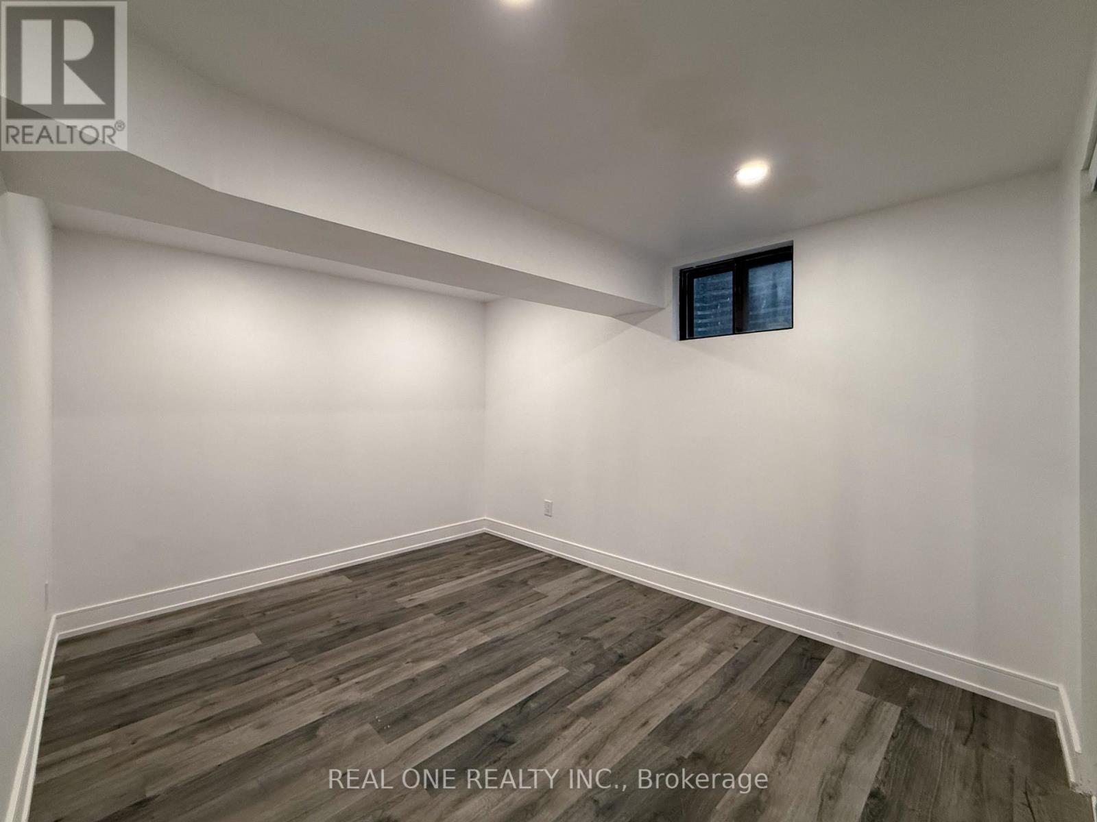 Lower Unit - 3421 Ellengale Drive W, Mississauga, Ontario  L5C 1Z5 - Photo 11 - W12813990