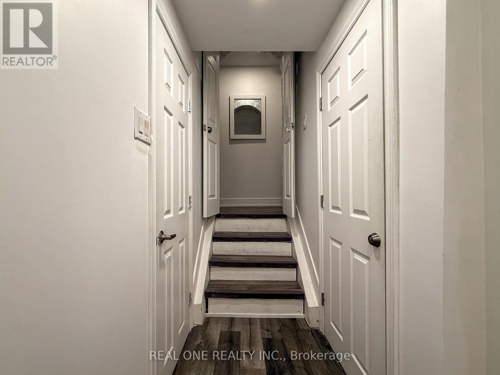 Lower Unit - 3421 Ellengale Drive W, Mississauga, Ontario  L5C 1Z5 - Photo 7 - W12813990