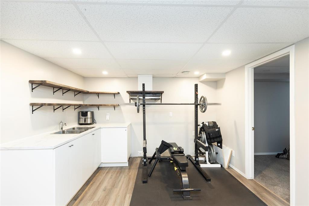 79 Cloverdale Street, Steinbach, Manitoba  R5G 2B9 - Photo 17 - 202603211