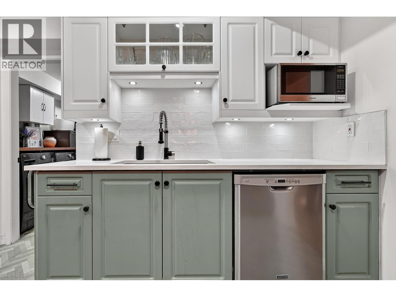 7355 Capistrano Drive, Burnaby, British Columbia  V5A 1P7 - Photo 2 - R3092823