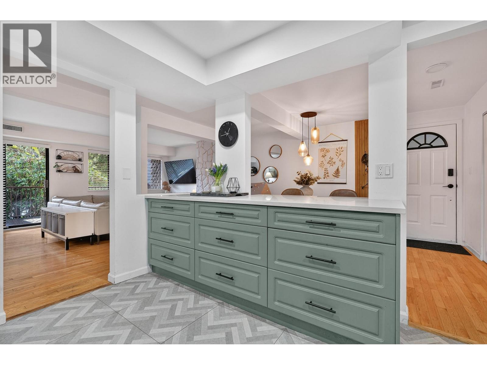 7355 Capistrano Drive, Burnaby, British Columbia  V5A 1P7 - Photo 3 - R3092823