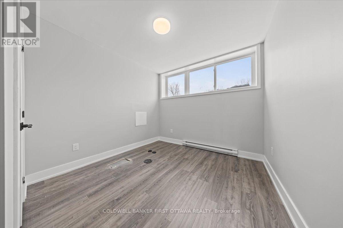 B - 20 Inverkip Avenue, Ottawa, Ontario  K1T 4B7 - Photo 11 - X12814012
