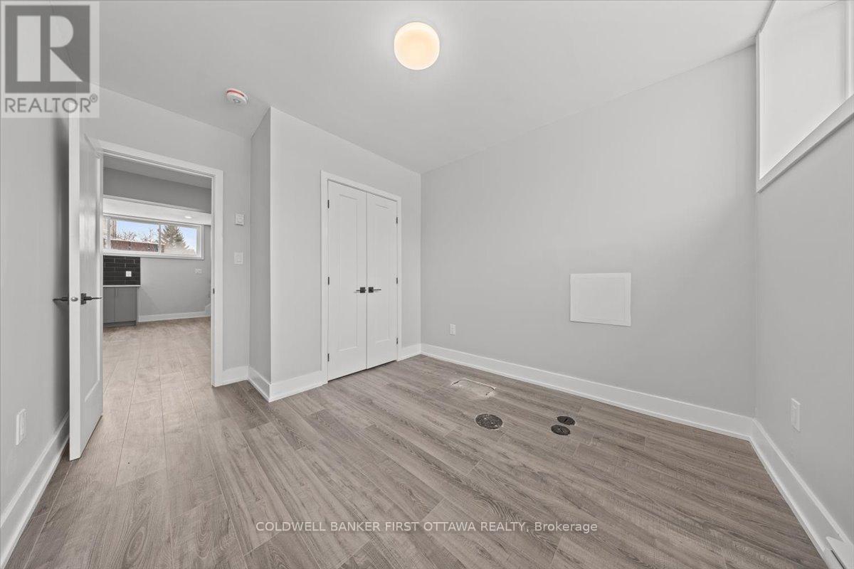 B - 20 Inverkip Avenue, Ottawa, Ontario  K1T 4B7 - Photo 12 - X12814012