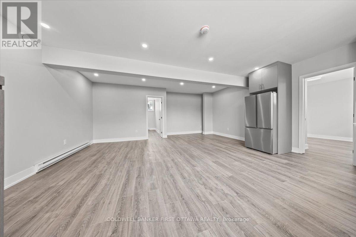 B - 20 Inverkip Avenue, Ottawa, Ontario  K1T 4B7 - Photo 3 - X12814012