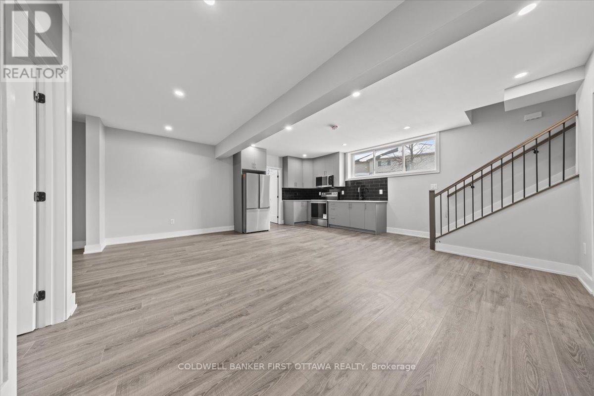 B - 20 Inverkip Avenue, Ottawa, Ontario  K1T 4B7 - Photo 4 - X12814012