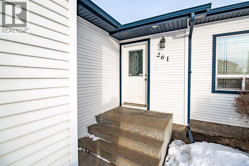 261 Jenner Crescent, Red Deer, Alberta  T4P 0B5 - Photo 2 - A2281381