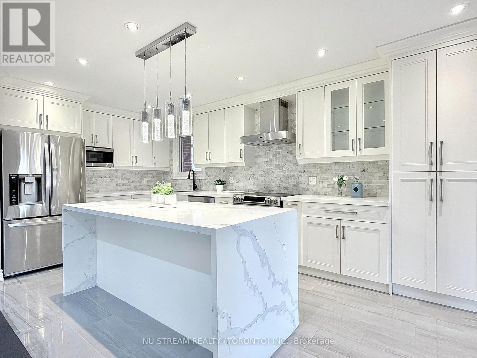 3 Mosedale Crescent, Toronto, Ontario  M2J 3A3 - Photo 2 - C12814018