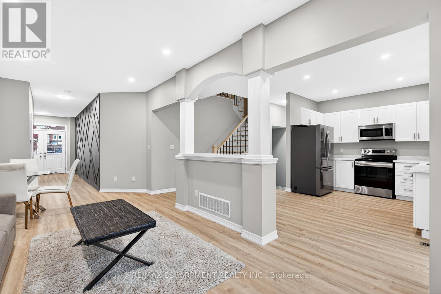 8 Bousfield Court, Hamilton, Ontario  L8B 0T3 - Photo 11 - X12813994