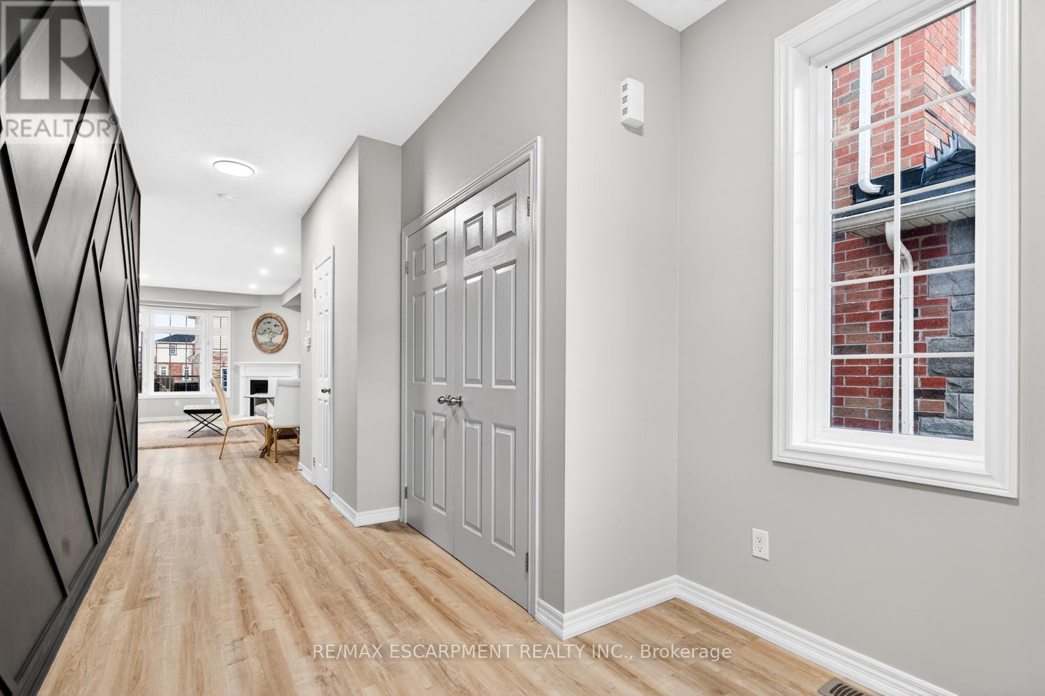 8 Bousfield Court, Hamilton, Ontario  L8B 0T3 - Photo 6 - X12813994