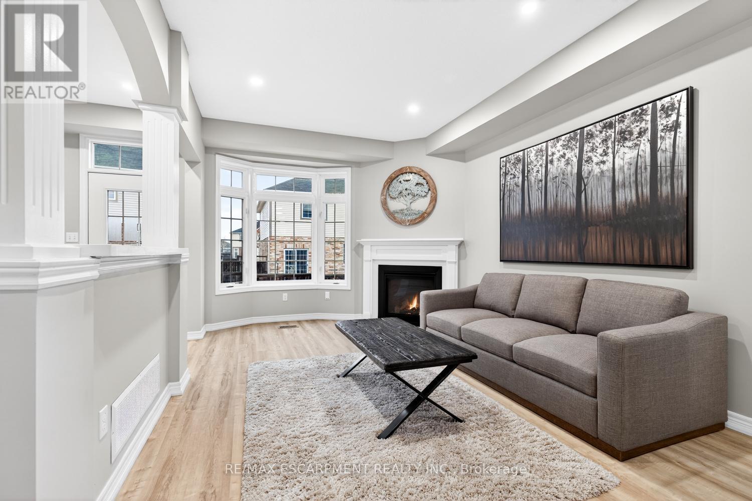 8 Bousfield Court, Hamilton, Ontario  L8B 0T3 - Photo 8 - X12813994