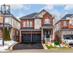 8 BOUSFIELD COURT, Hamilton, Ontario