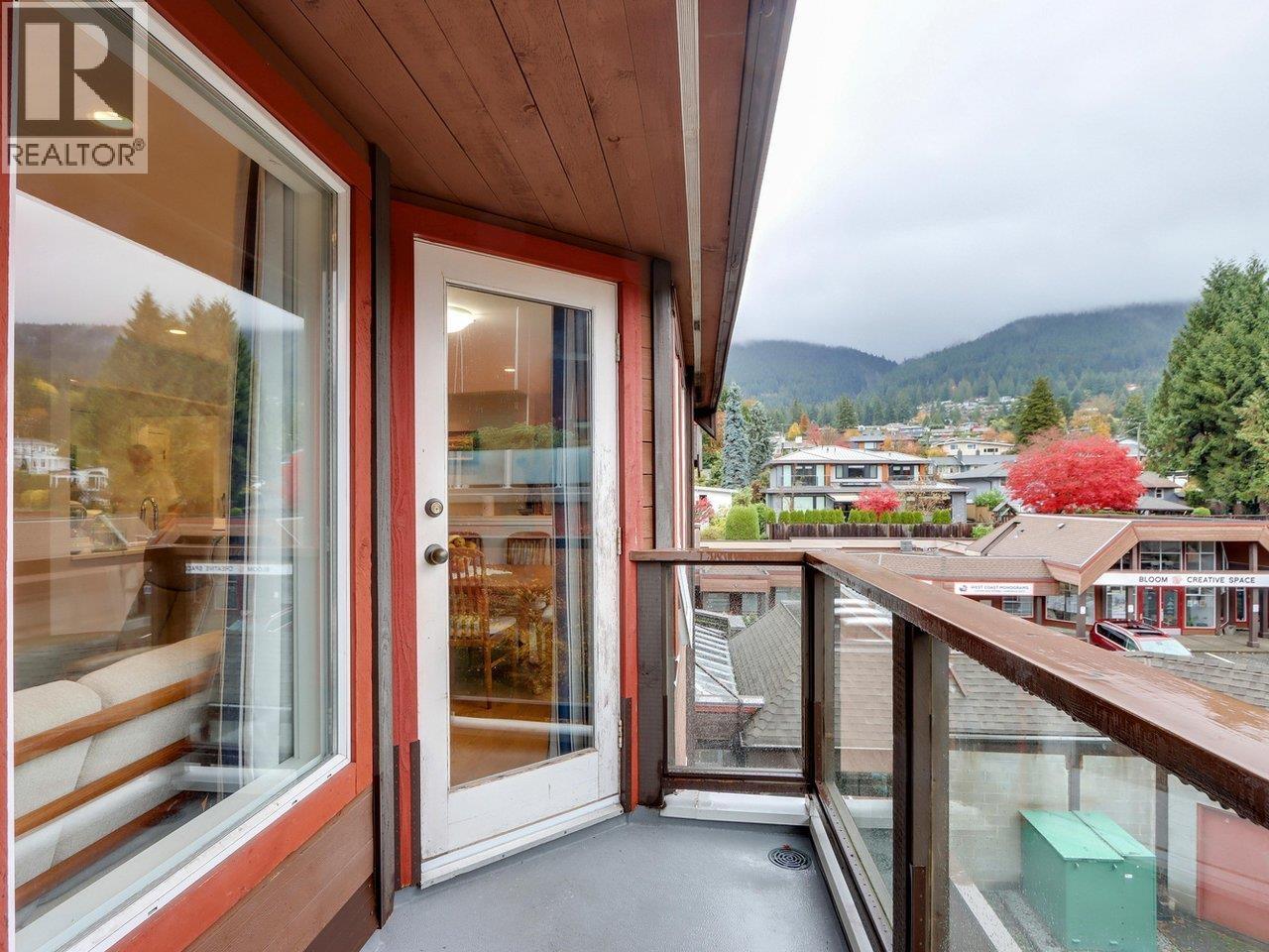 304 3711 DELBROOK AVENUE, North Vancouver, British Columbia