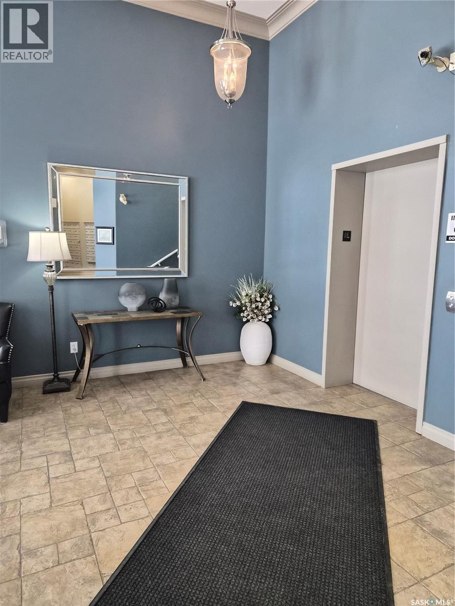 108 110 Armistice Way, Saskatoon, Saskatchewan  S7J 5L8 - Photo 2 - SK029036