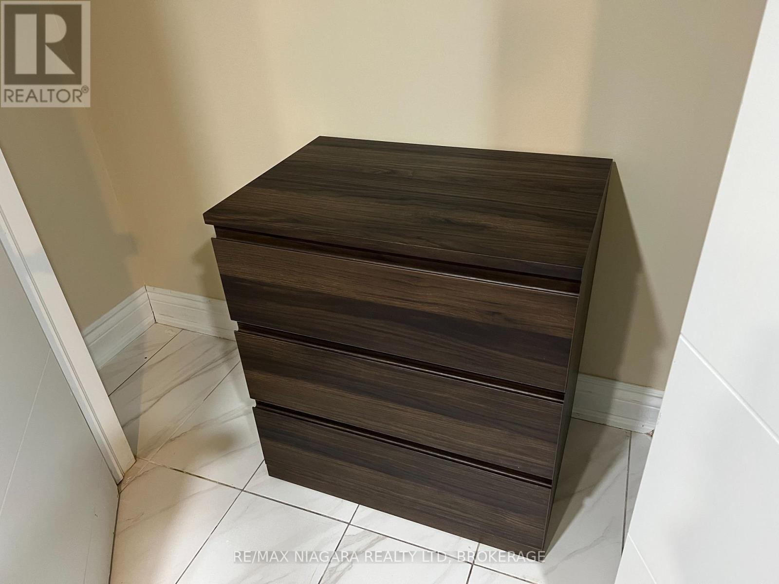 Lower - 3968 St Peter Street, Niagara Falls (Stamford), Ontario  L2J 2N8 - Photo 18 - X12814026