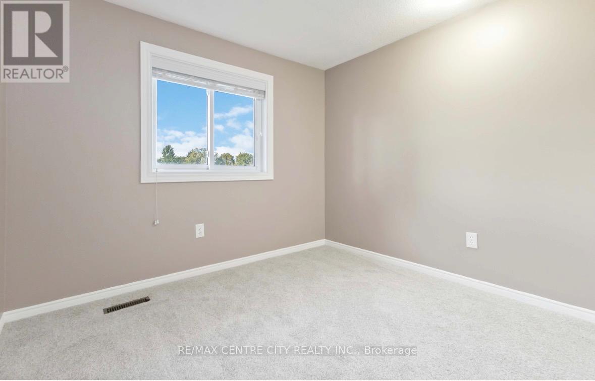 Photo 27 of 29 for 63 - 1990 Wavell Street