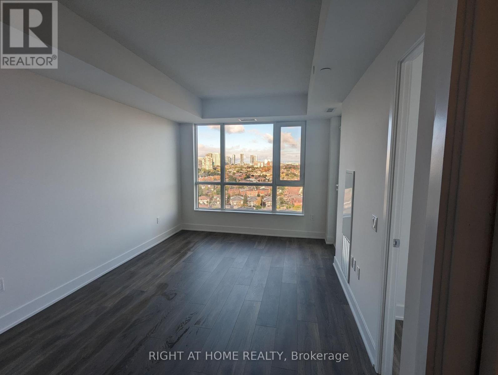 1607 - 202 Burnhamthorpe Road E, Mississauga, Ontario  L5A 0B2 - Photo 13 - W12814032