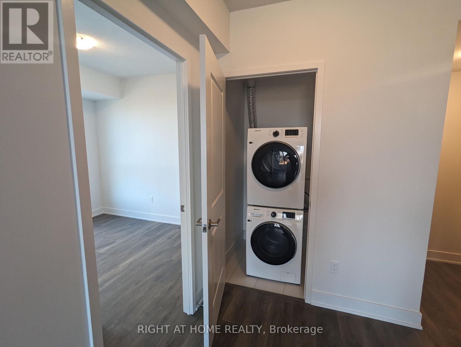 1607 - 202 Burnhamthorpe Road E, Mississauga, Ontario  L5A 0B2 - Photo 15 - W12814032