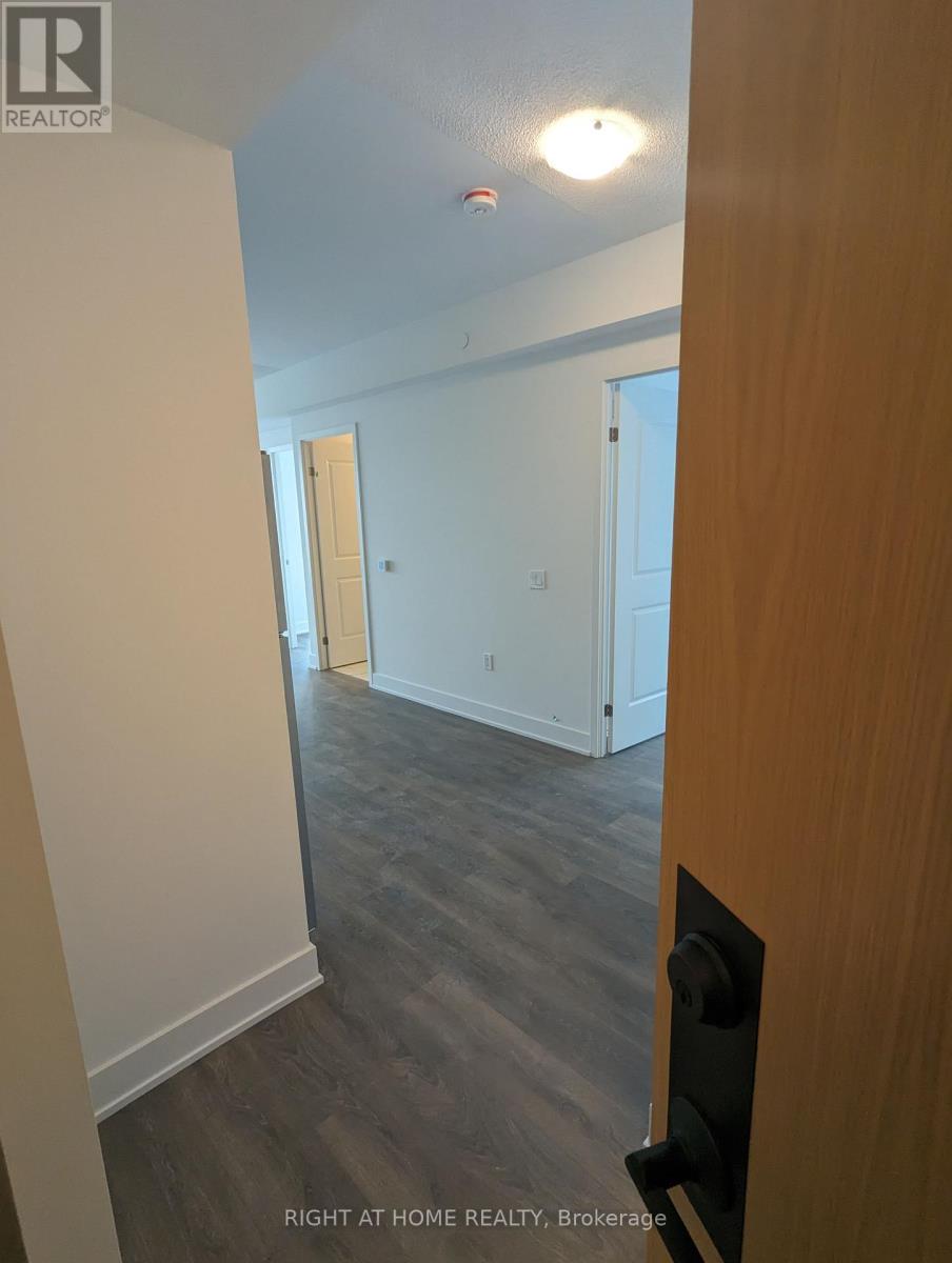 1607 - 202 Burnhamthorpe Road E, Mississauga, Ontario  L5A 0B2 - Photo 3 - W12814032