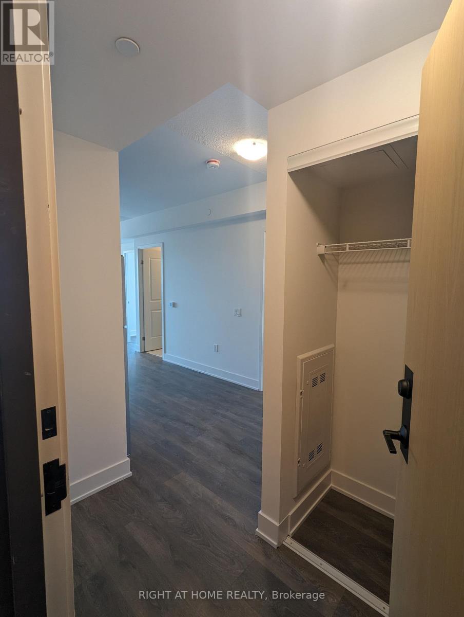 1607 - 202 Burnhamthorpe Road E, Mississauga, Ontario  L5A 0B2 - Photo 5 - W12814032