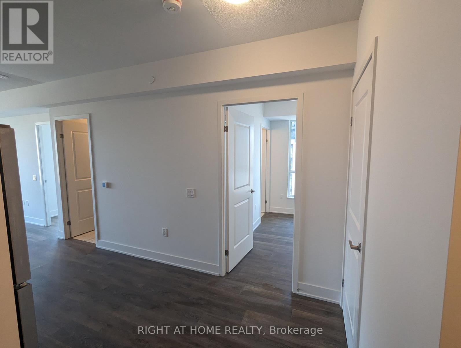 1607 - 202 Burnhamthorpe Road E, Mississauga, Ontario  L5A 0B2 - Photo 8 - W12814032