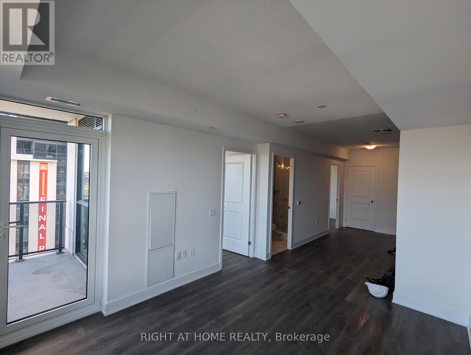 1607 - 202 Burnhamthorpe Road E, Mississauga, Ontario  L5A 0B2 - Photo 9 - W12814032