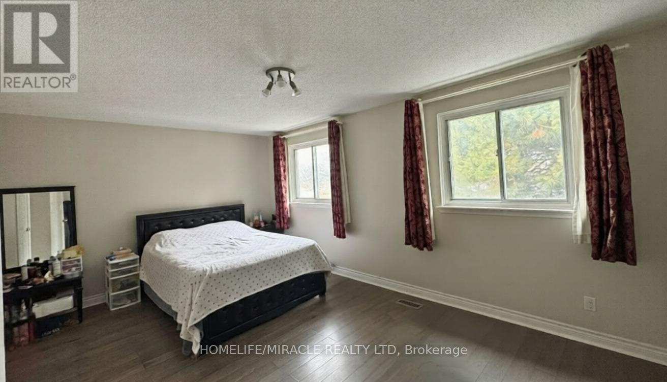 61 Moregate Crescent, Brampton, Ontario  L6S 3K9 - Photo 12 - W12814038