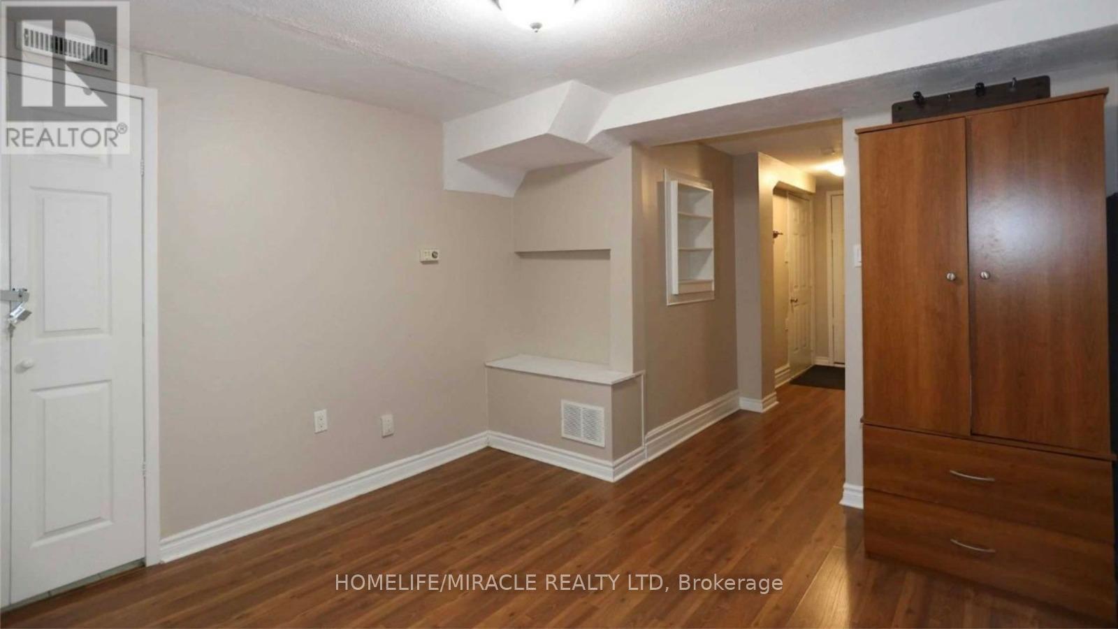 61 Moregate Crescent, Brampton, Ontario  L6S 3K9 - Photo 17 - W12814038