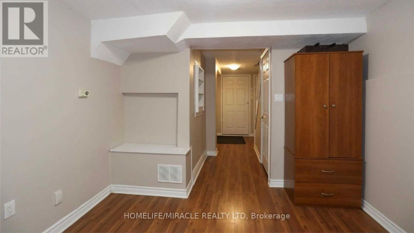 61 Moregate Crescent, Brampton, Ontario  L6S 3K9 - Photo 18 - W12814038