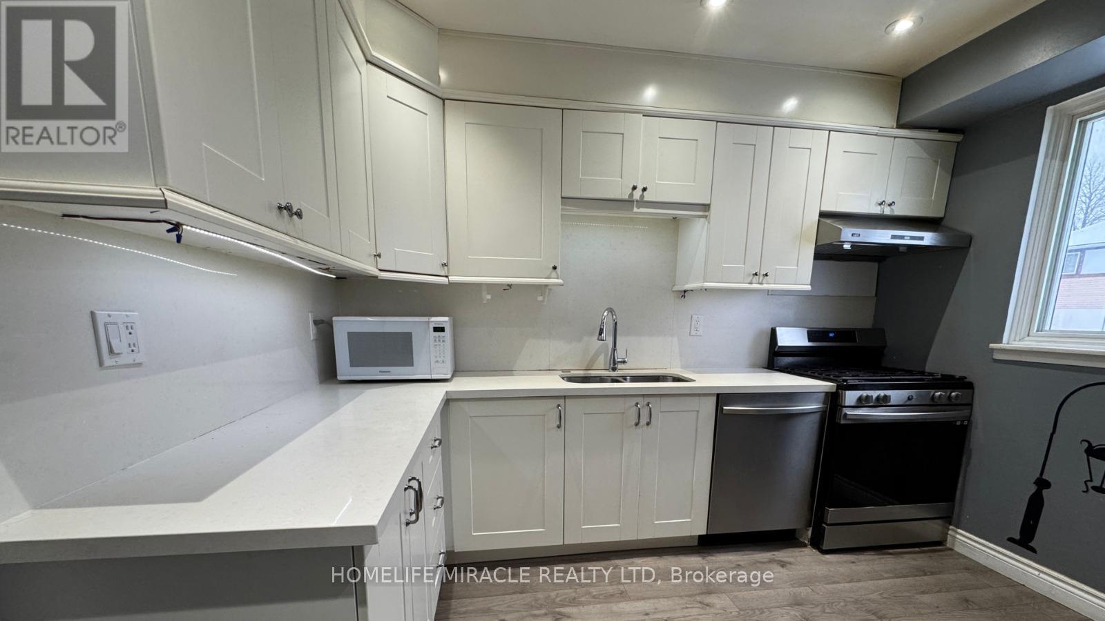 61 Moregate Crescent, Brampton, Ontario  L6S 3K9 - Photo 19 - W12814038