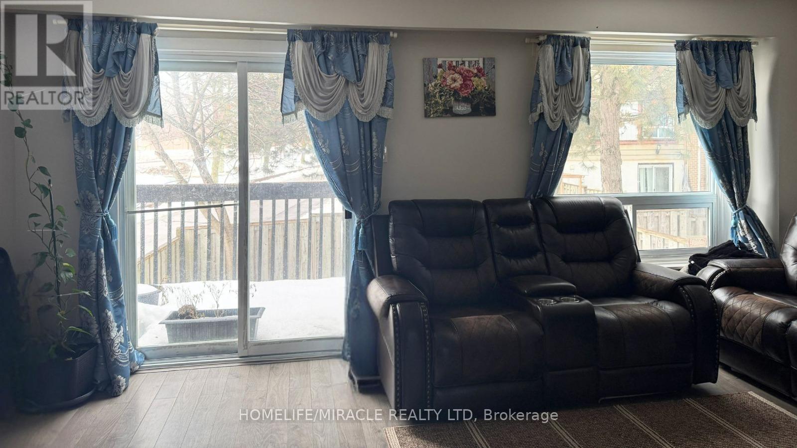 61 Moregate Crescent, Brampton, Ontario  L6S 3K9 - Photo 7 - W12814038