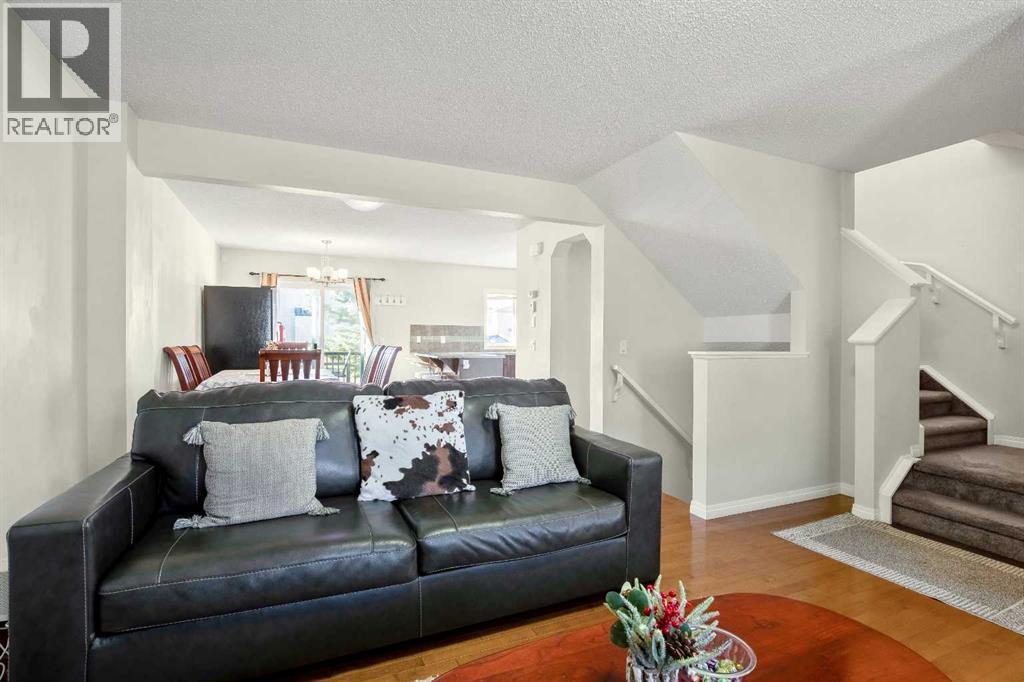 8339 Saddlebrook Drive Ne, Calgary, Alberta T3J 0P9 - Photo 3 - A2286476