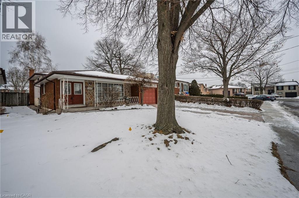 11 Crystal Court, Hamilton, Ontario  L8E 1M2 - Photo 2 - 40800116