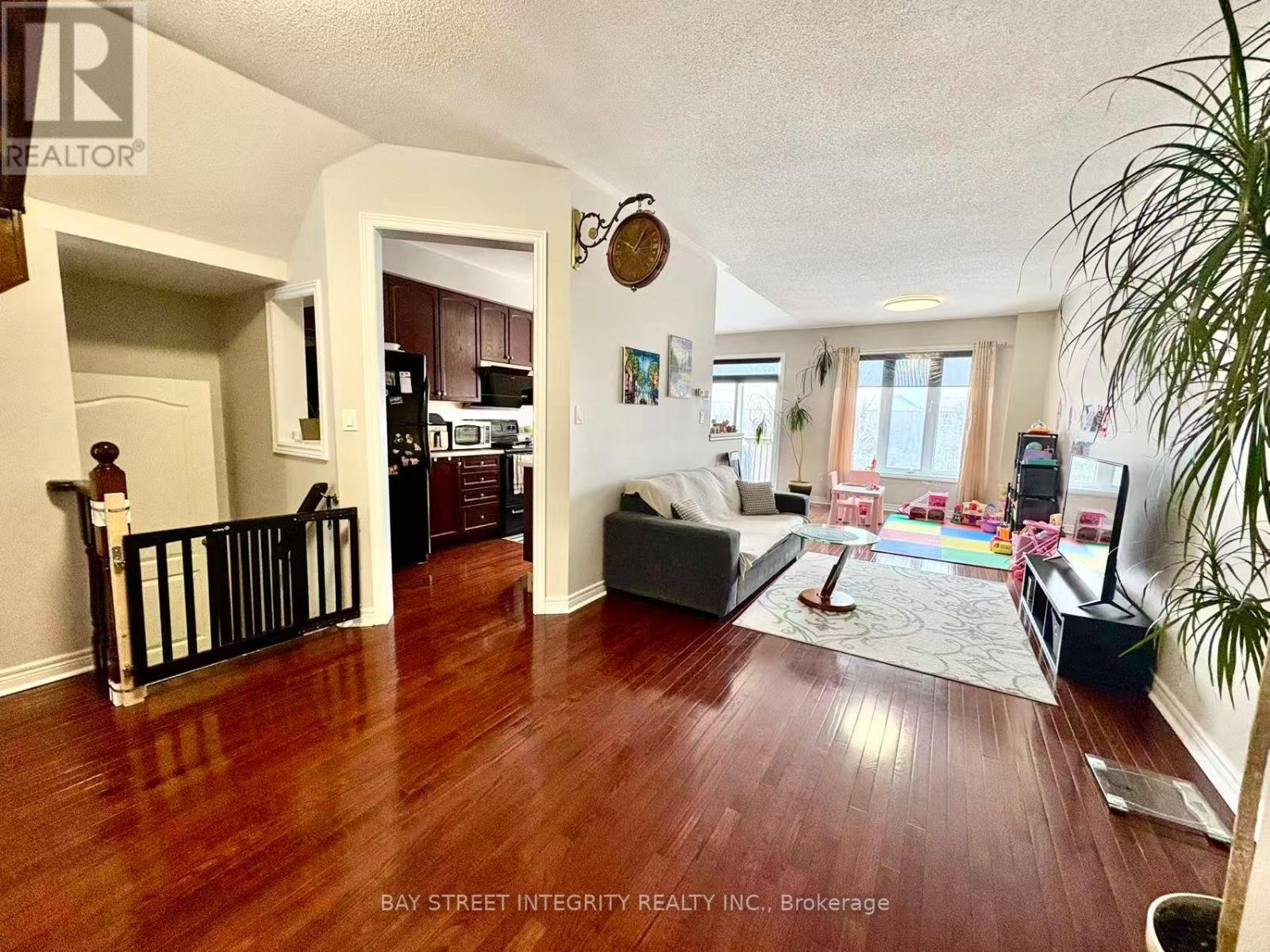 62 - 8 Townwood Drive, Richmond Hill, Ontario  L4E 4Y3 - Photo 3 - N12814050