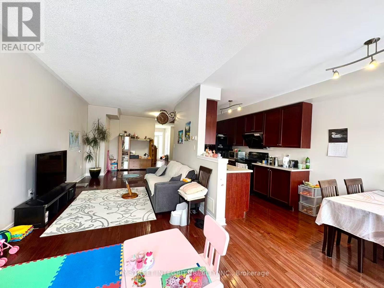 62 - 8 Townwood Drive, Richmond Hill, Ontario  L4E 4Y3 - Photo 7 - N12814050