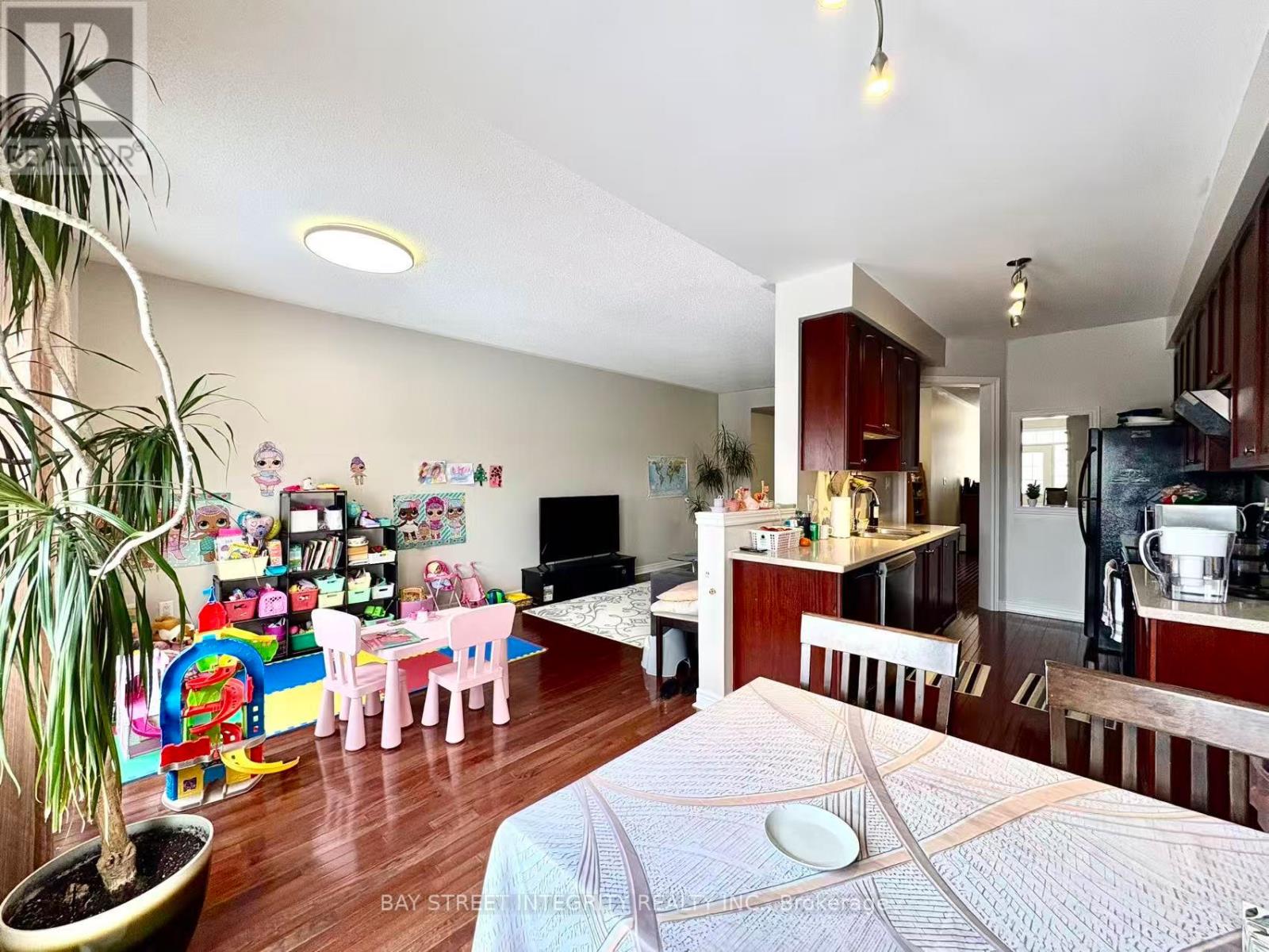 62 - 8 Townwood Drive, Richmond Hill, Ontario  L4E 4Y3 - Photo 8 - N12814050