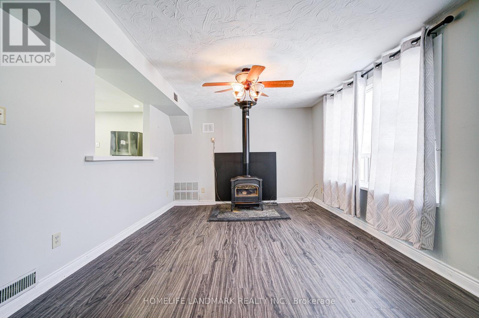 21654 Warden Avenue, East Gwillimbury, Ontario  L0G 1R0 - Photo 8 - N12814054