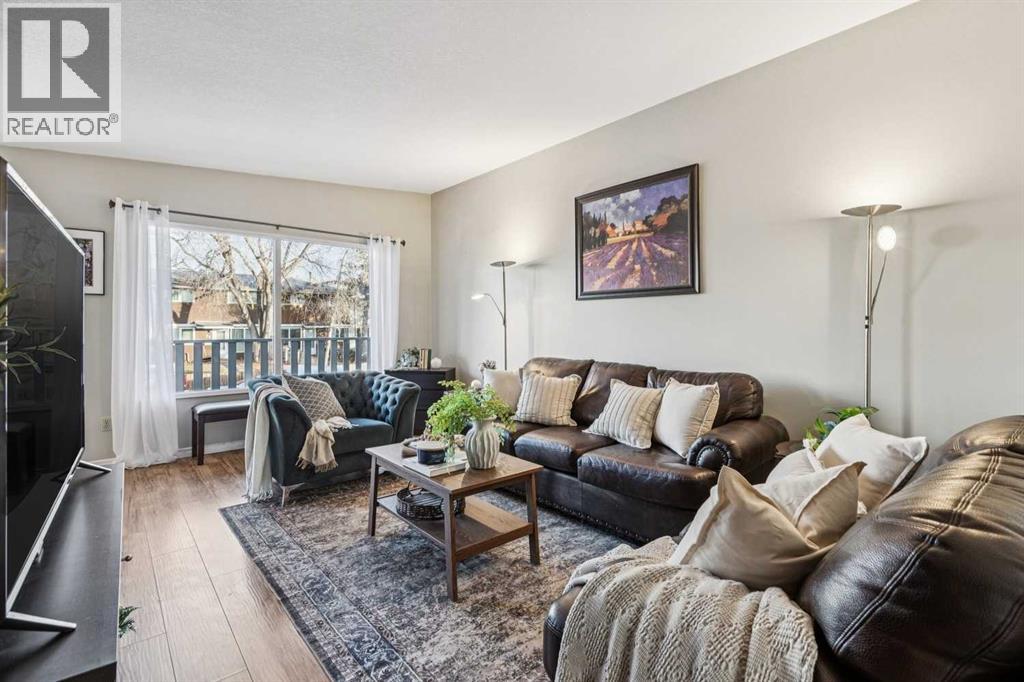 23 Dovercliffe Way Se, Calgary, Alberta  T2B 1W6 - Photo 2 - A2280728