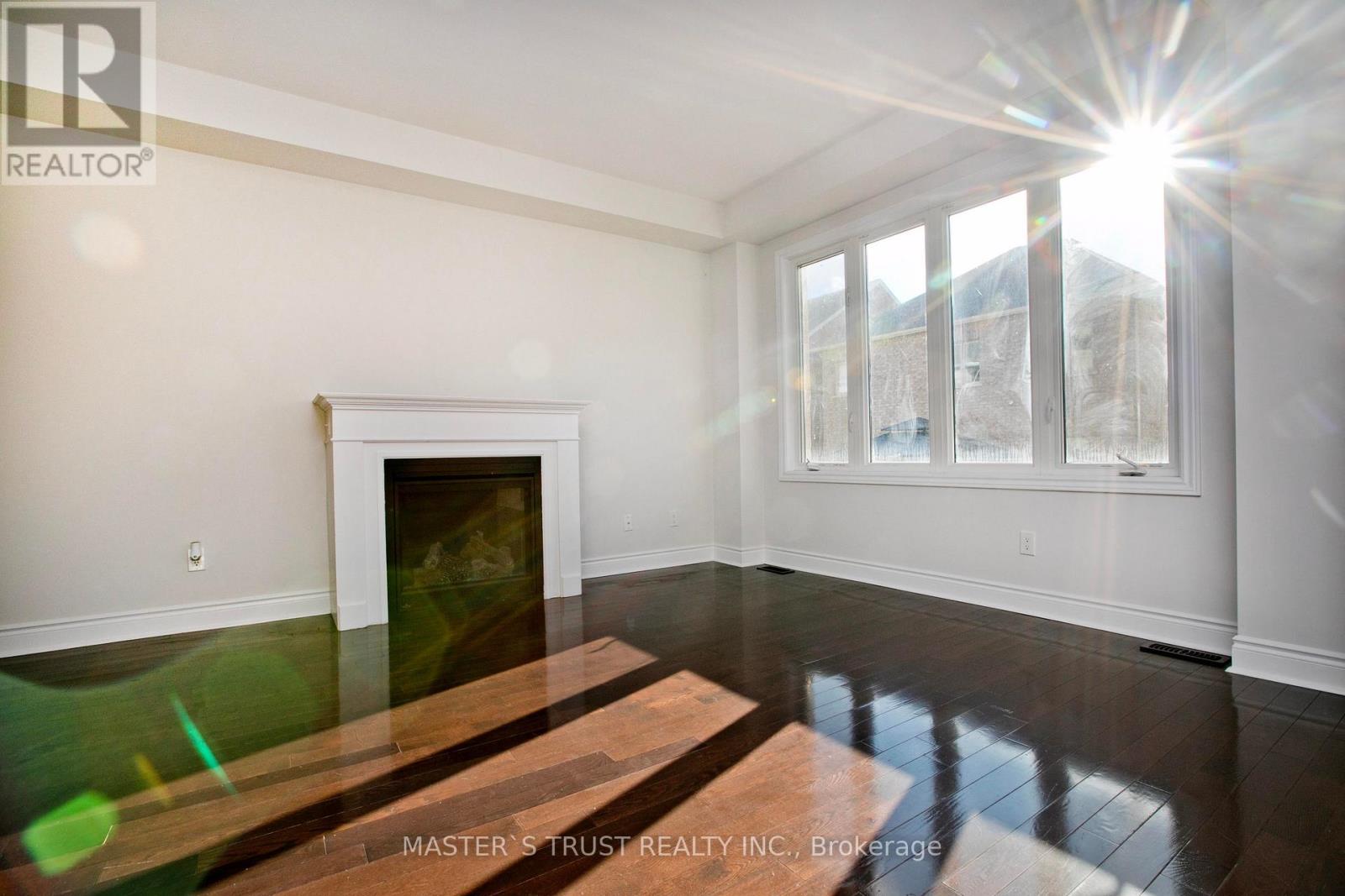 1115 Grainger Trail, Newmarket, Ontario  L3X 0G7 - Photo 5 - N12814060