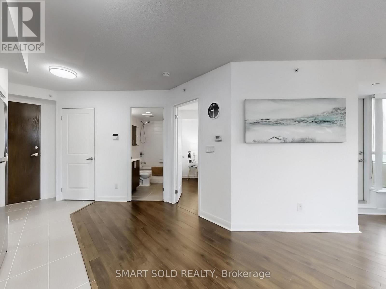 210 - 75 Norman Bethune Avenue, Richmond Hill, Ontario  L4B 0B6 - Photo 5 - N12814068